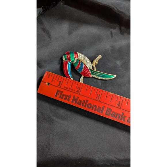 Vintage Gold-Tone Parrot Brooch With Rhinestones & Enamel In Red Green Blue 3" - Picture 5 of 7